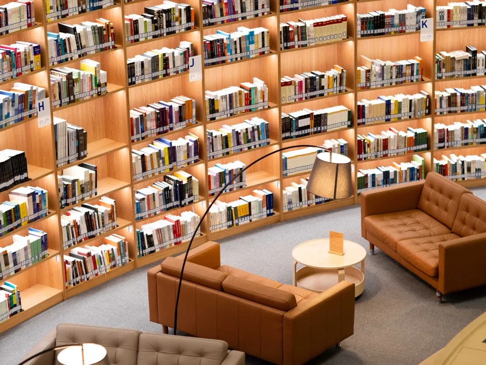 RFID Smart Bookshelf For Libraries | Faster Book Lending & Returns - Crepak